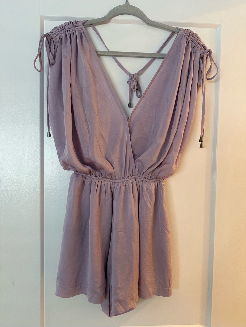 Lavender V-Neck Tie-Back Womenβs Romper